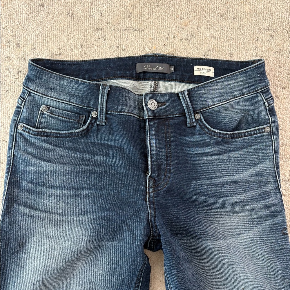 Level 99 size 28 super soft stretchy skinny jeans